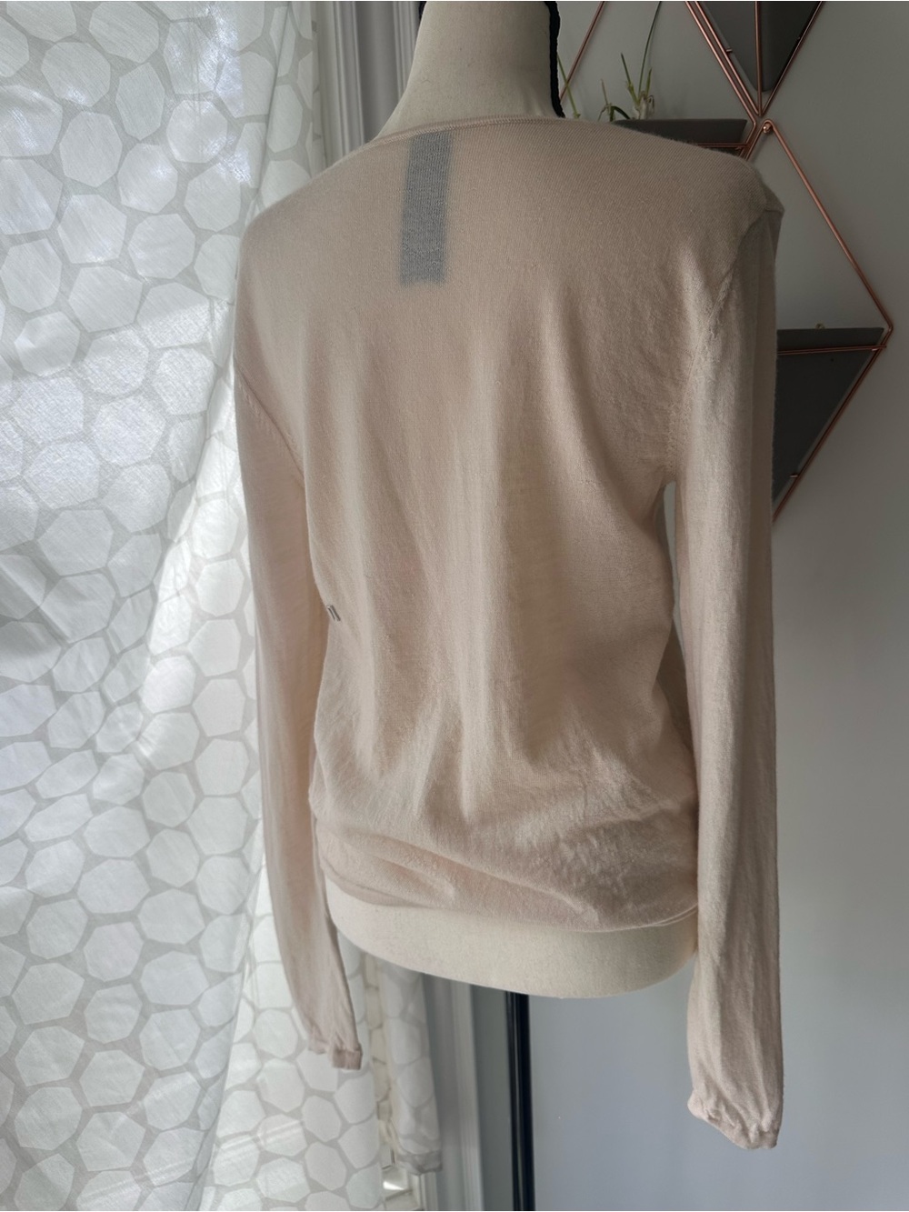 KIT & ACE 100% Merino Wool V-Neck Lightweight Sweater Beige Semi Sheer Sz Small - Picture 6 of 10